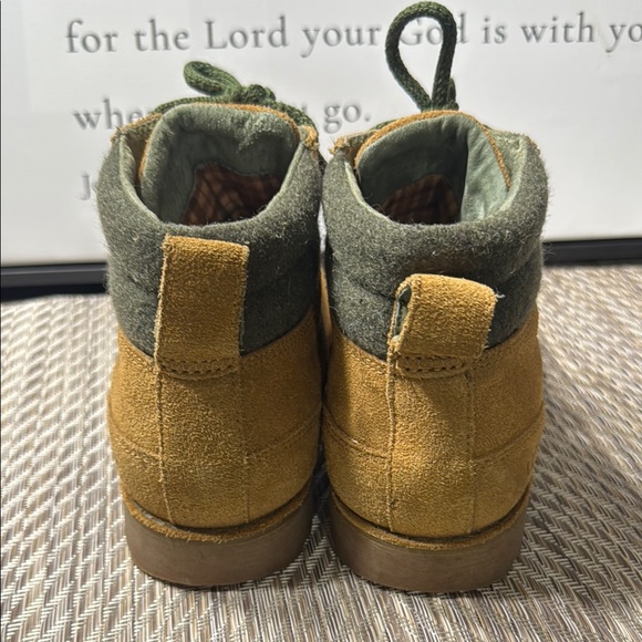 UGG Tan and Green Winter Boots with Sturdy Sole Women’s SZ 5 Box2 - Picture 3 of 7